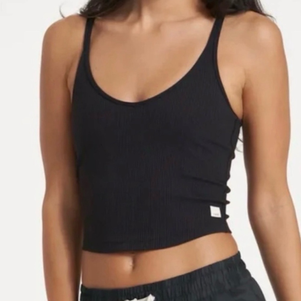 Vuori Black Ribbed Scoop Crop Tank
